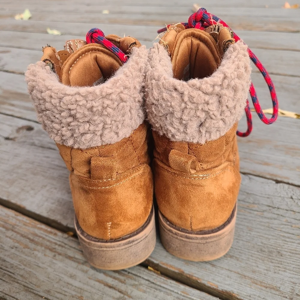 Steve Madden Hoddes Faux Fur Trimmed Boot Little Girl size 3‎